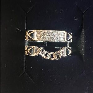 Swarovski Crystal double banded
Ring. Size 52/6S. Comes with box!